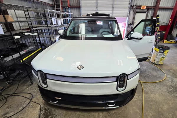 Rivian Body Repair: R1S White